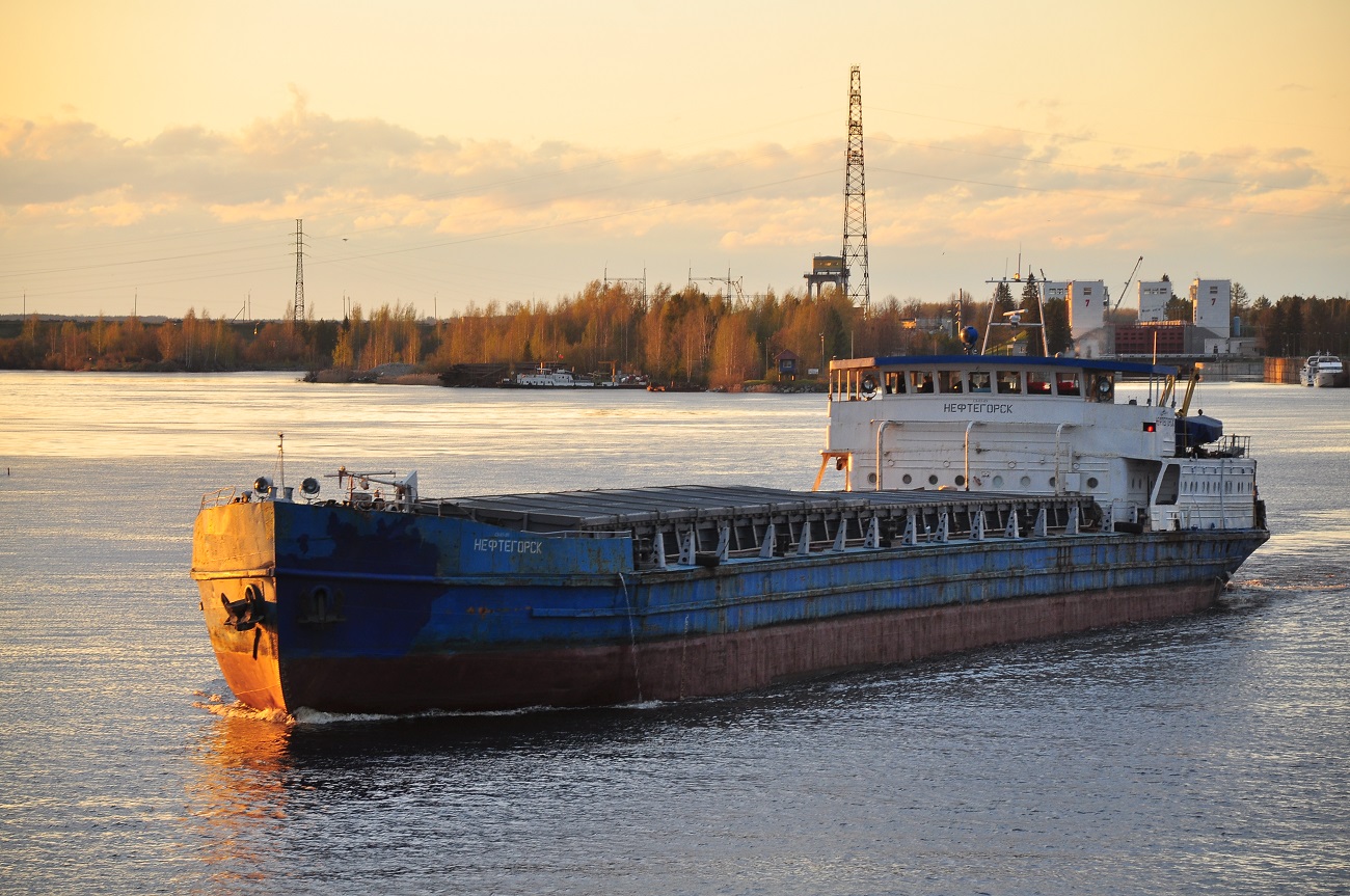 Теплоход «Нефтегорск» (проект 576)